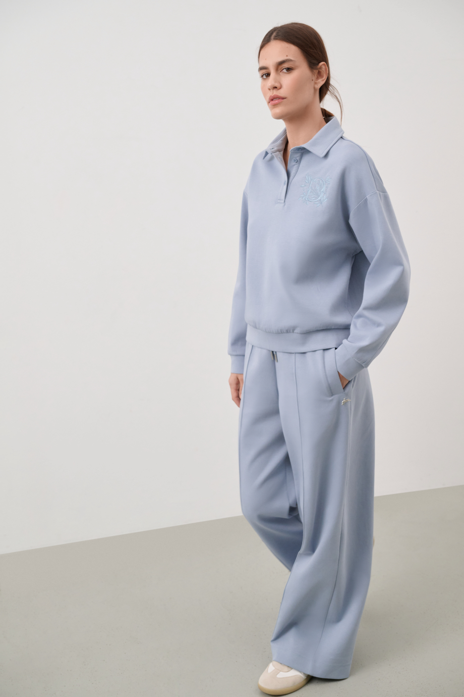 Свитшот-поло с вышивкой Свитшот-поло с вышивкой