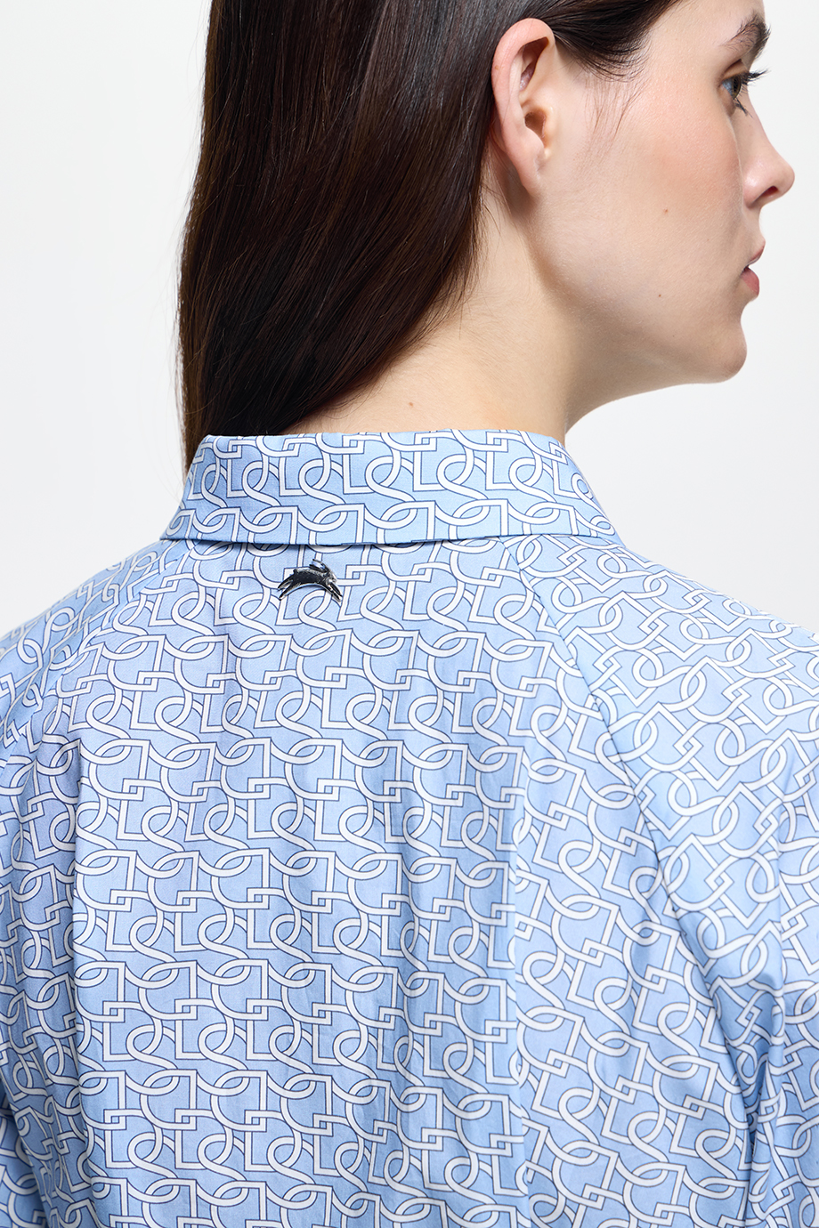 Платье-рубашка с лого-паттерном