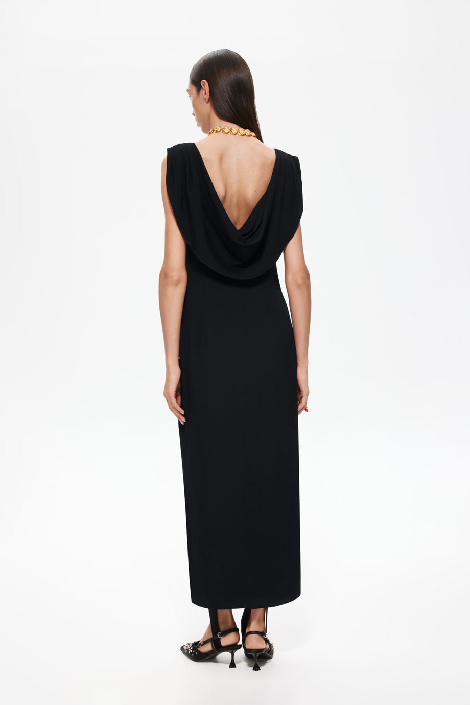 Платье-колонна с декольте на спине