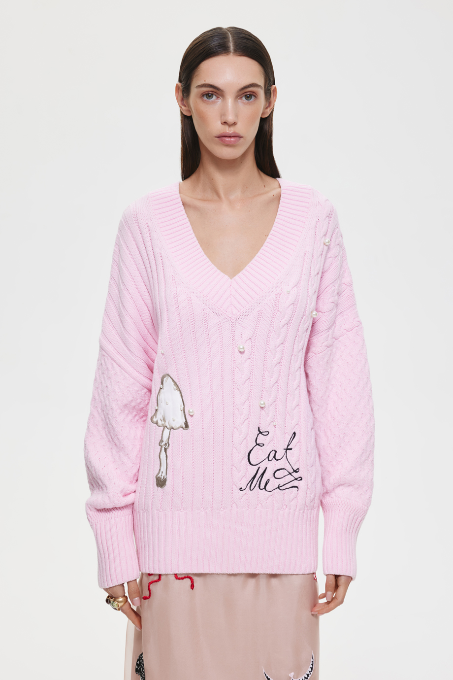 Джемпер с косами и вышивками