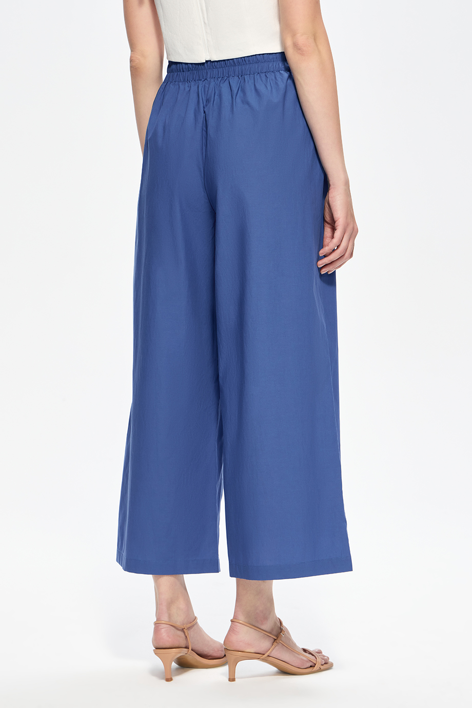 Брюки на резинке укороченные