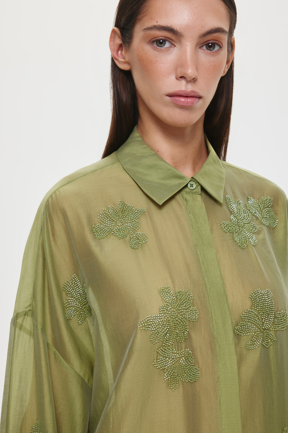 Блузка из тенселя с вышивкой