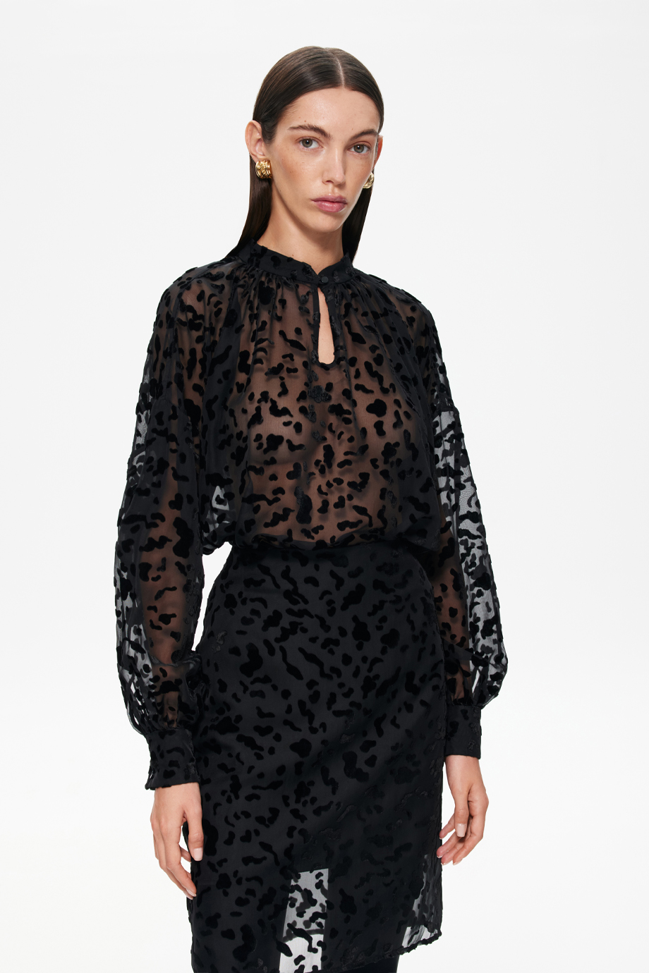 Блузка из деворе