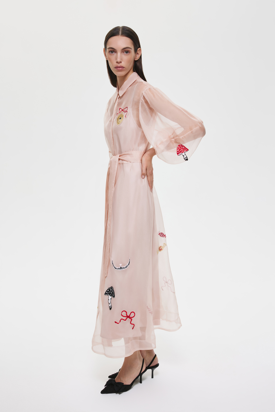 Платье из шелковой органзы с вышивкой