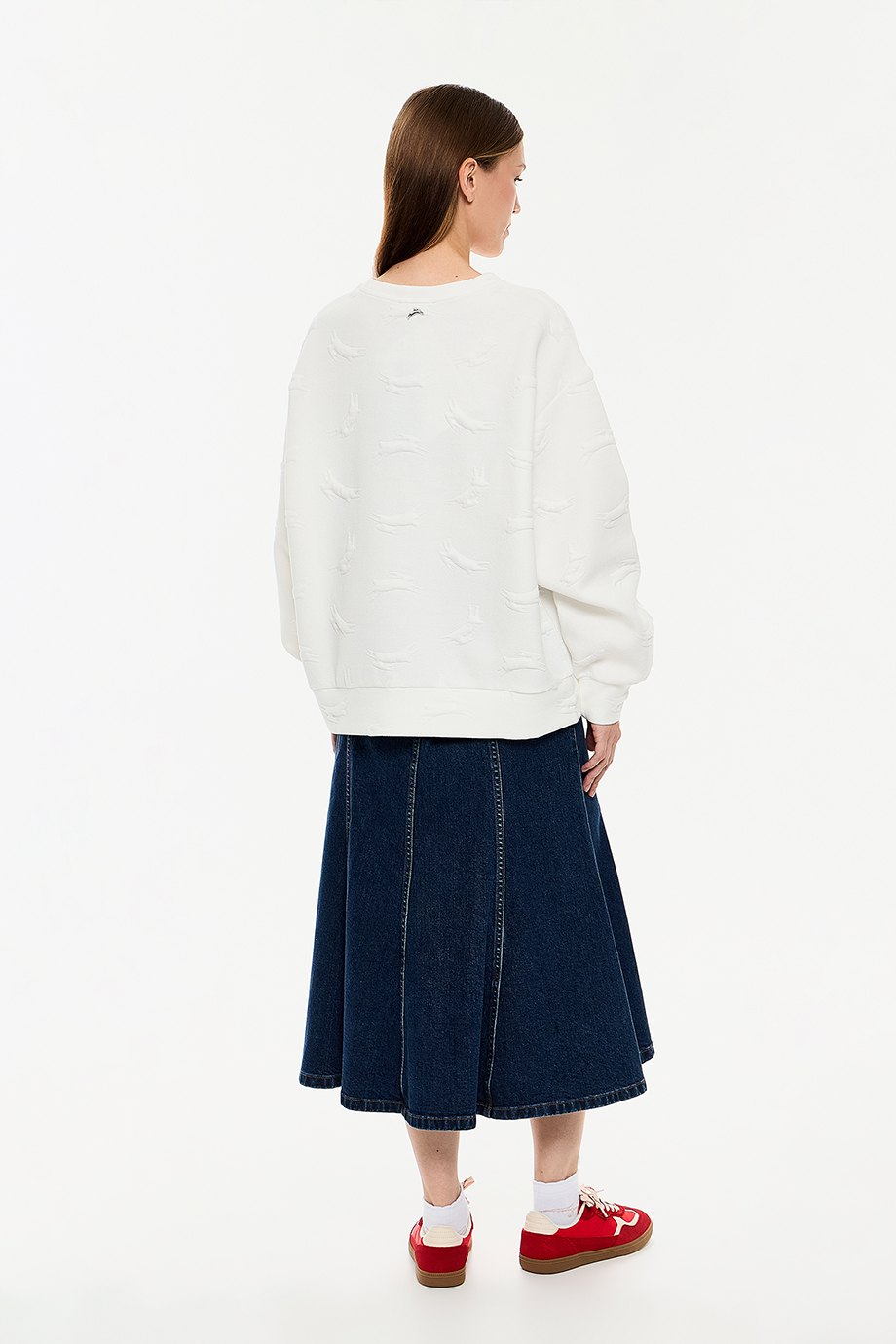 Свитшот с объемным лого-паттерном