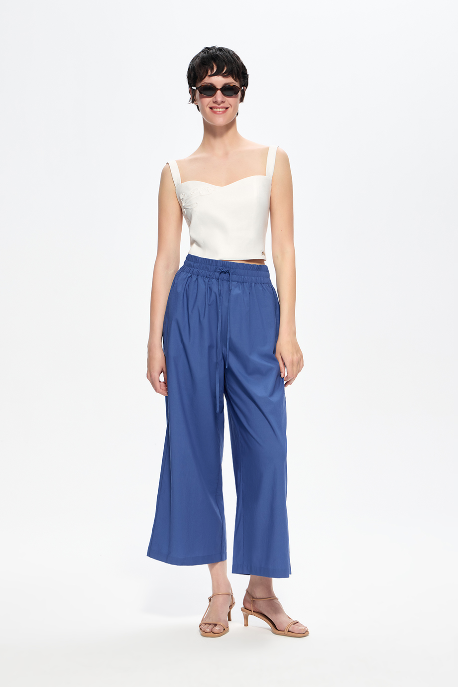 Брюки на резинке укороченные