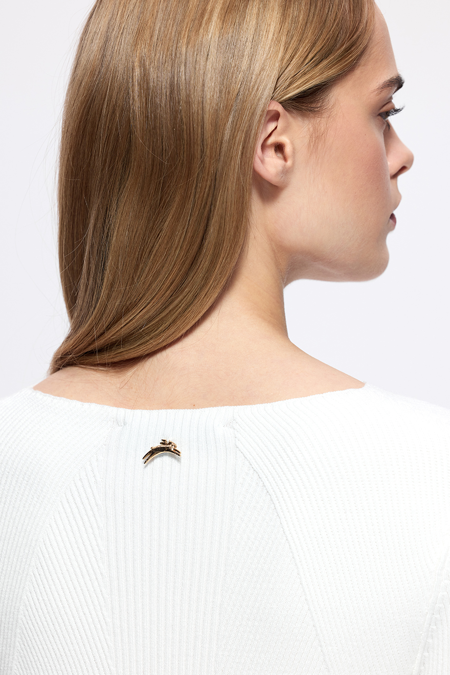 Вязаное расклешенное платье