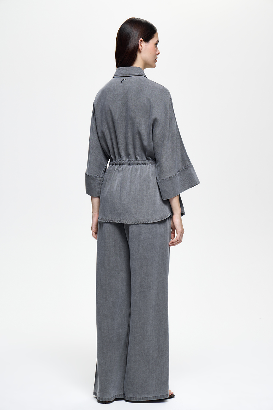 Джинсы с эластичным поясом из легкого денима