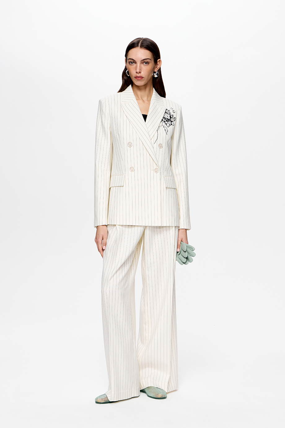 Жакет двубортный с вышивкой