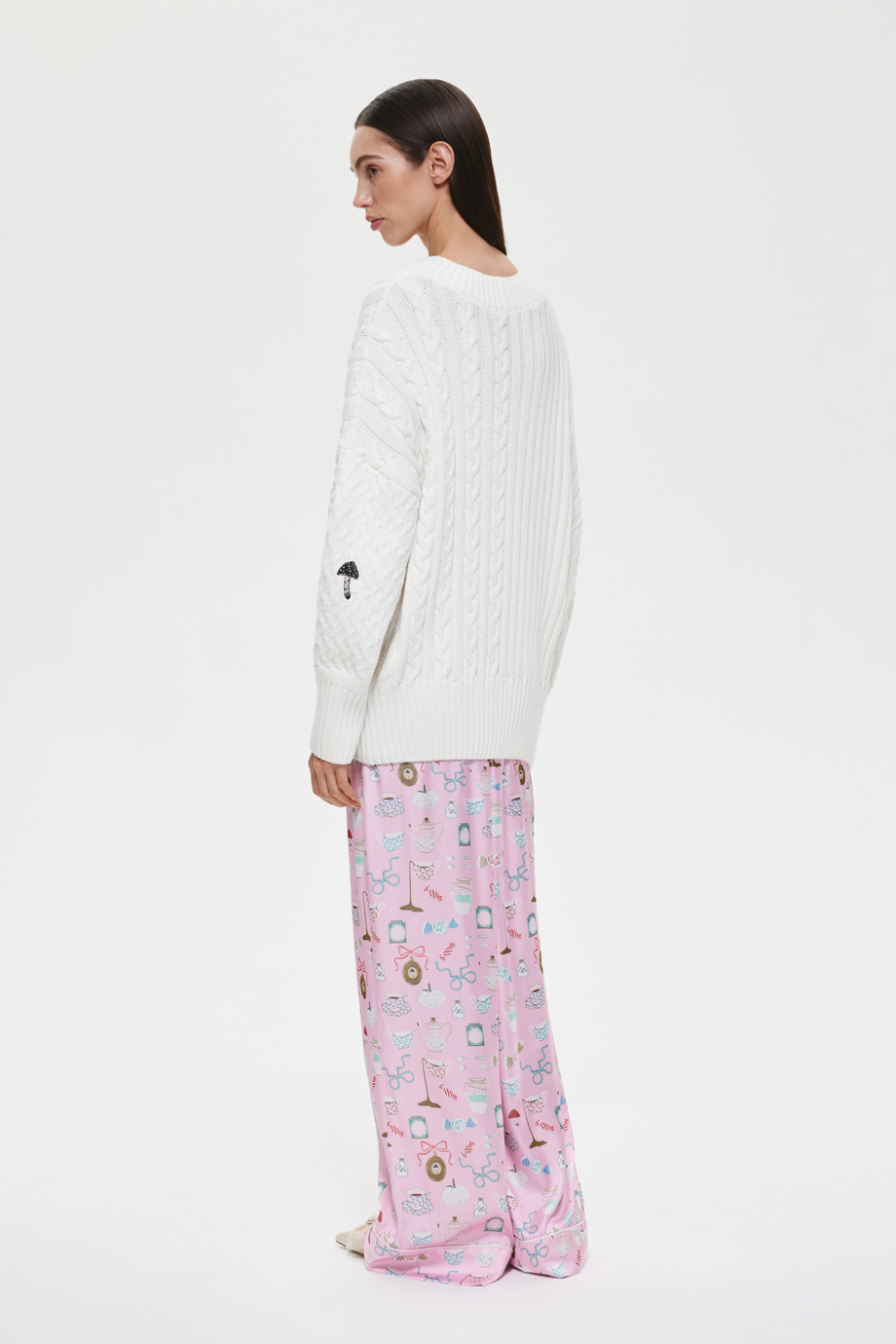 Джемпер с косами и вышивками