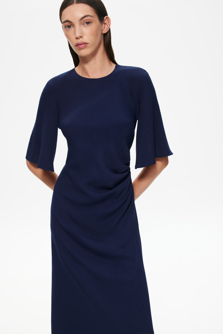 Платье полуприлегающее с драпировкой