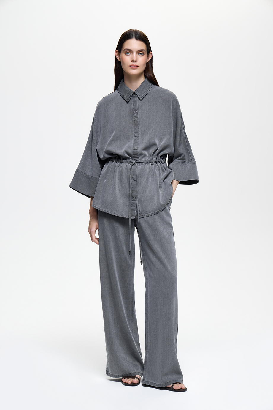 Джинсы с эластичным поясом из легкого денима