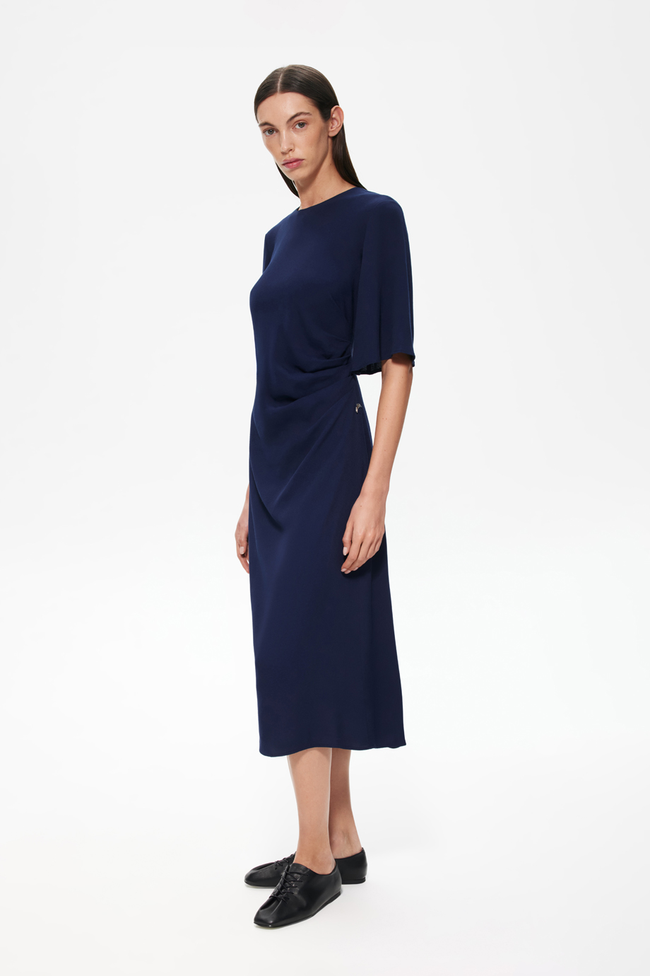 Платье полуприлегающее с драпировкой