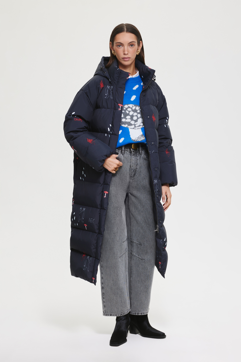 Пуховик длинный с принтом