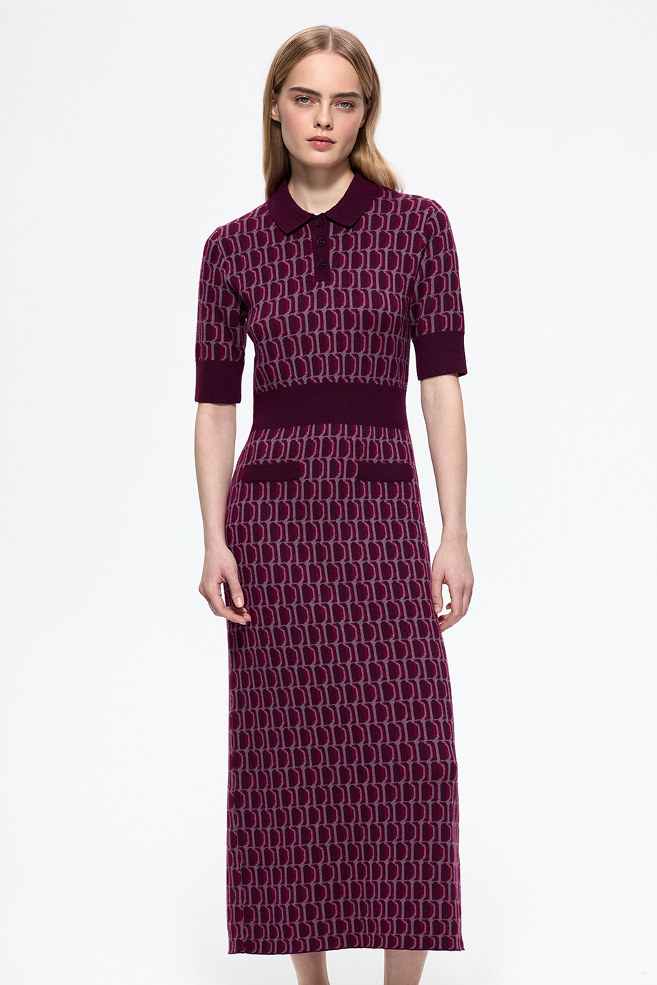 Платье вязаное с лого-узором