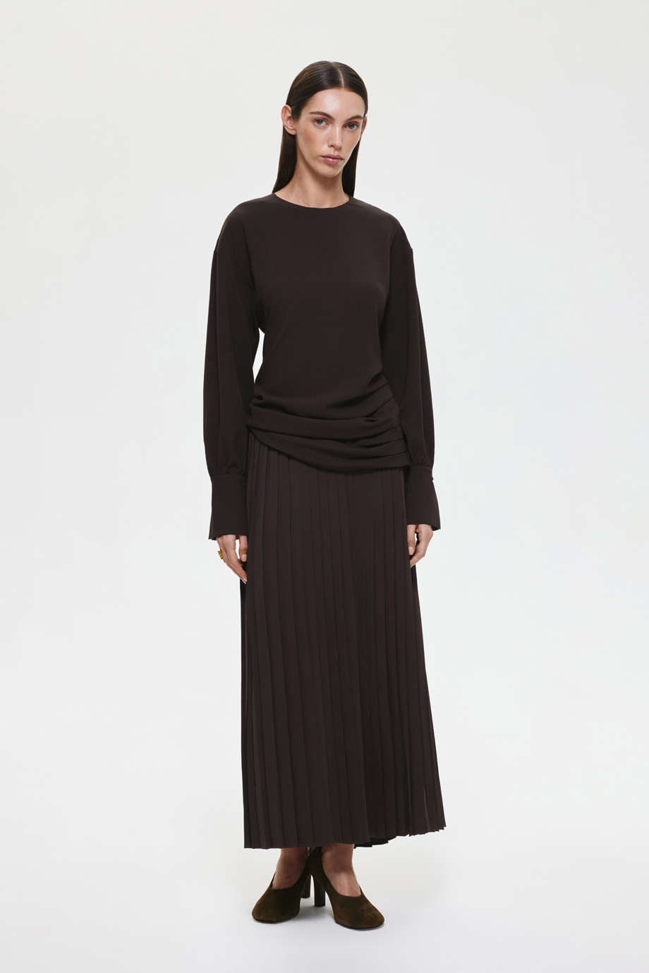 Платье с драпировкой и юбкой-плиссе