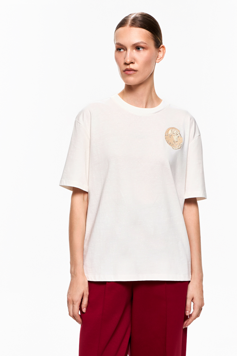 Футболка с вышивкой