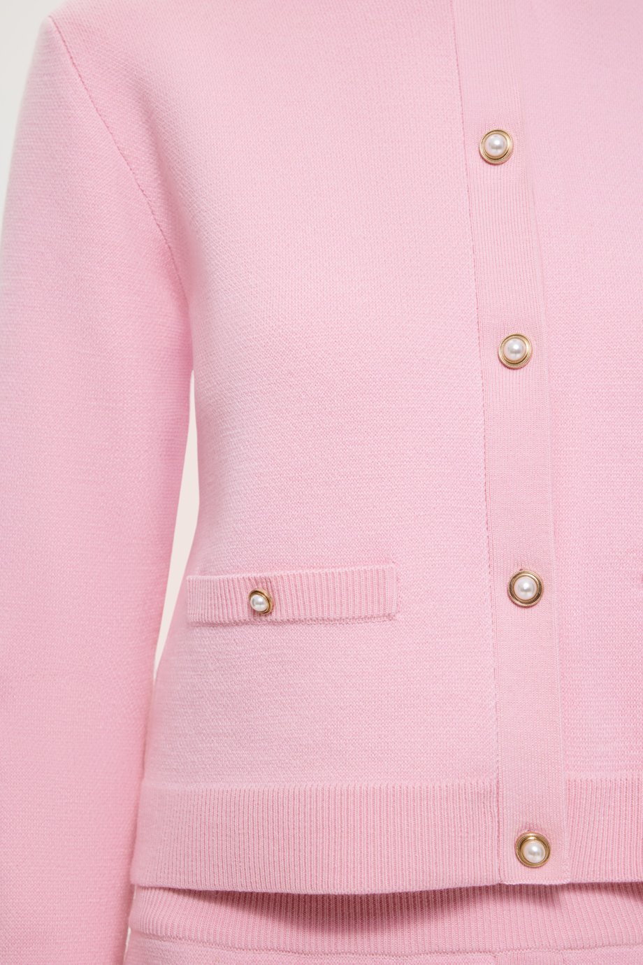 Кардиган с жемчужными пуговицами