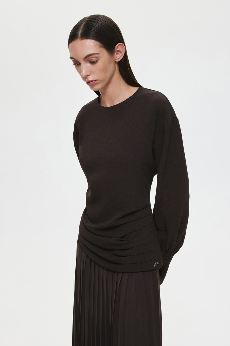 Платье с драпировкой и юбкой-плиссе