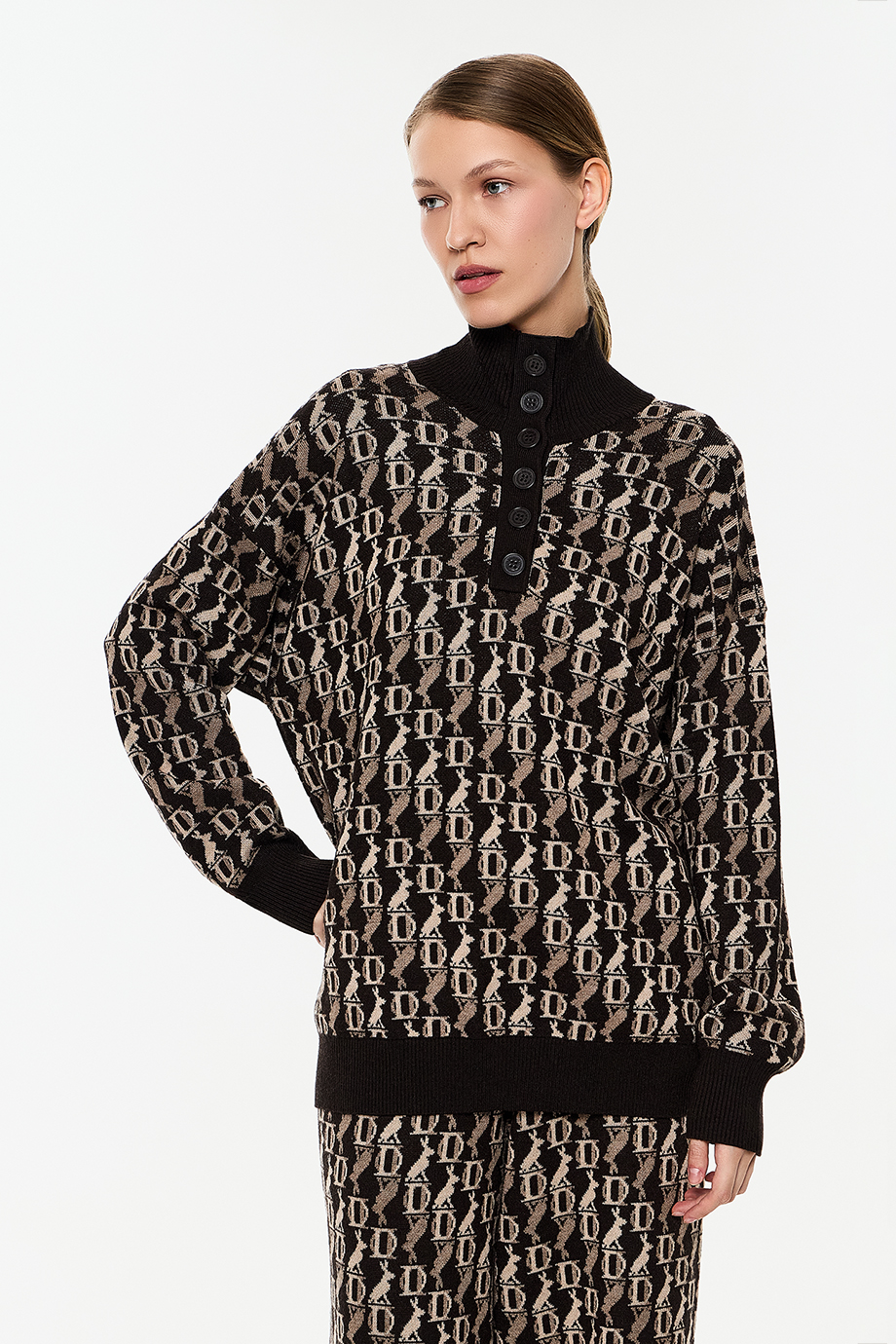 Джемпер с лого-паттерном