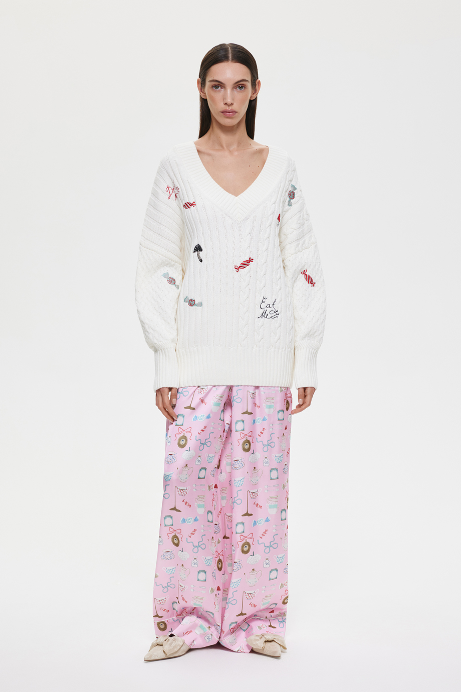 Джемпер с косами и вышивками