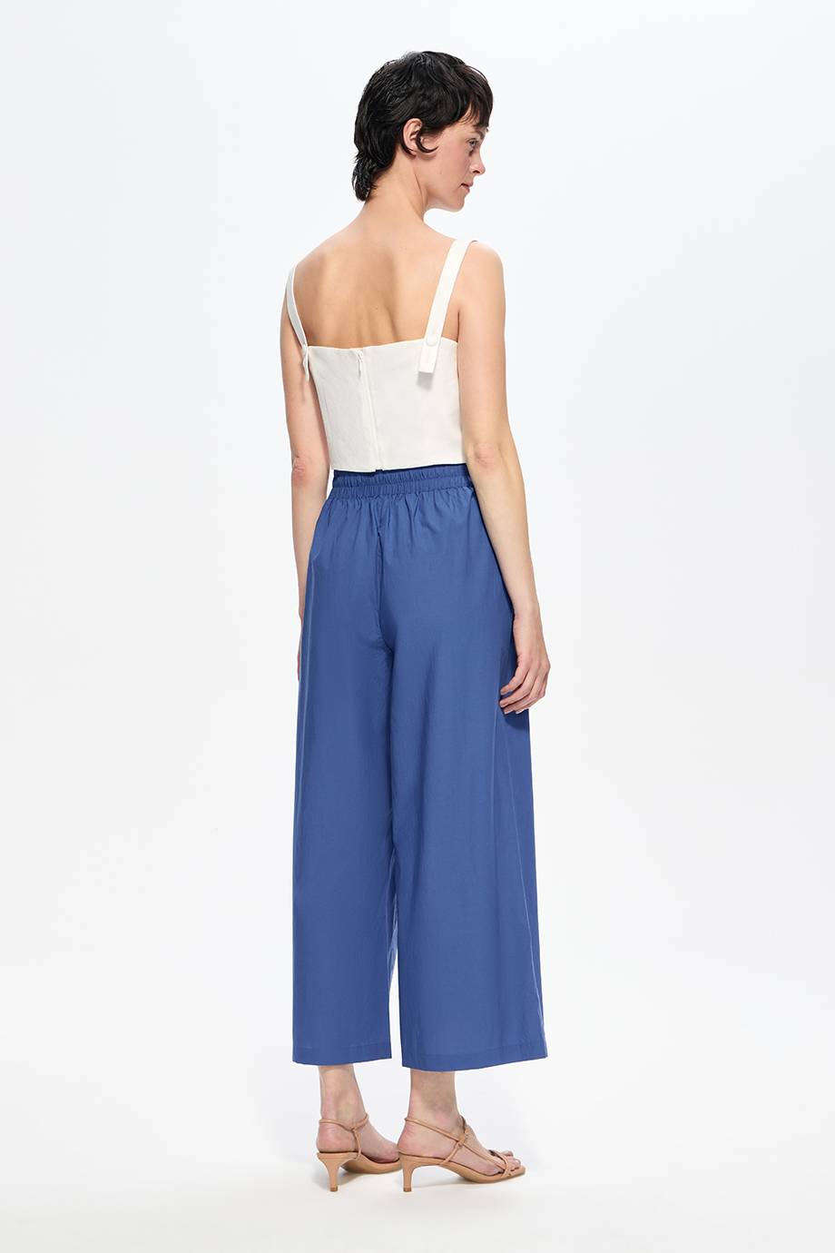 Брюки на резинке укороченные