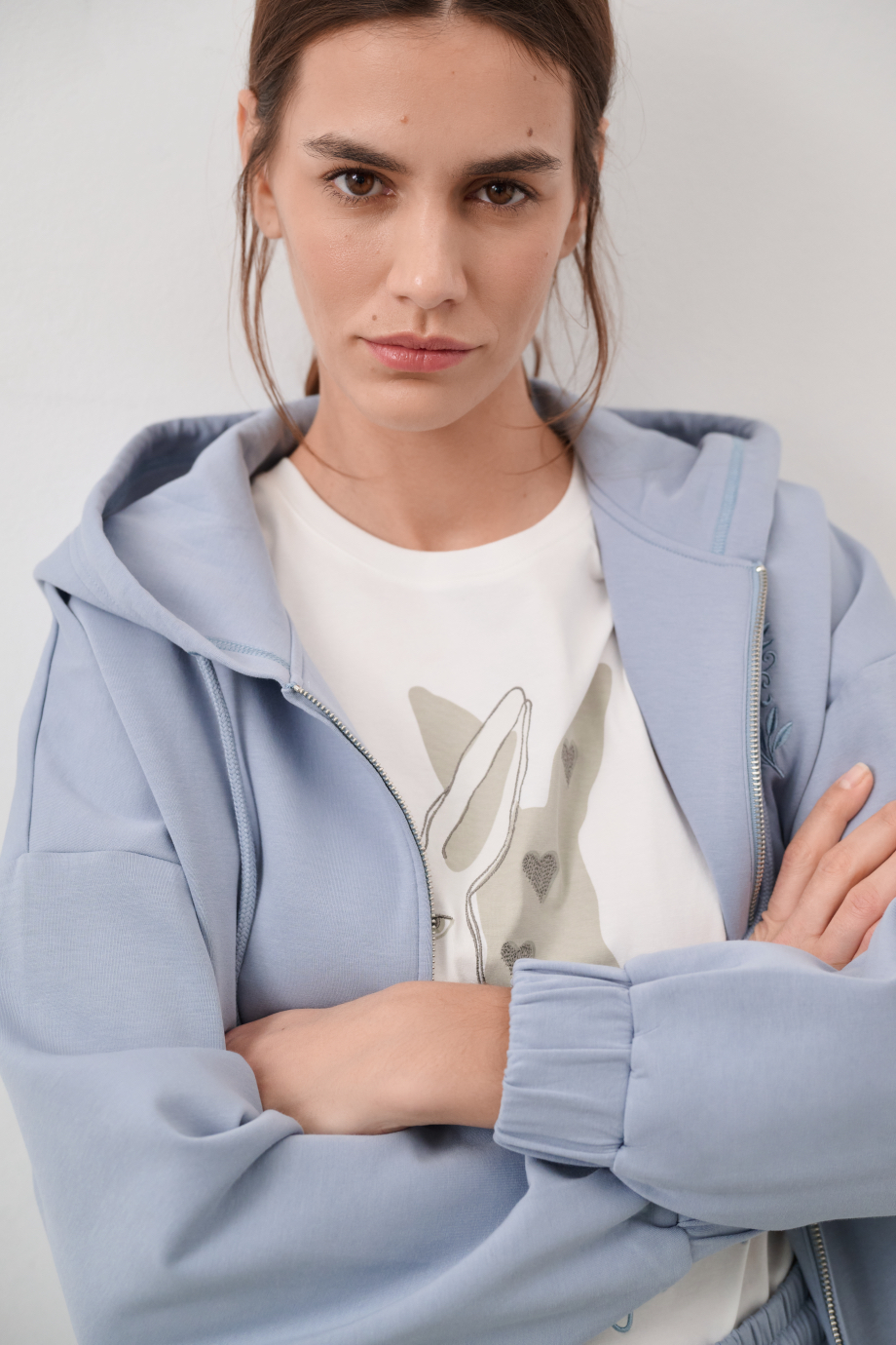 Худи на молнии с вышивкой