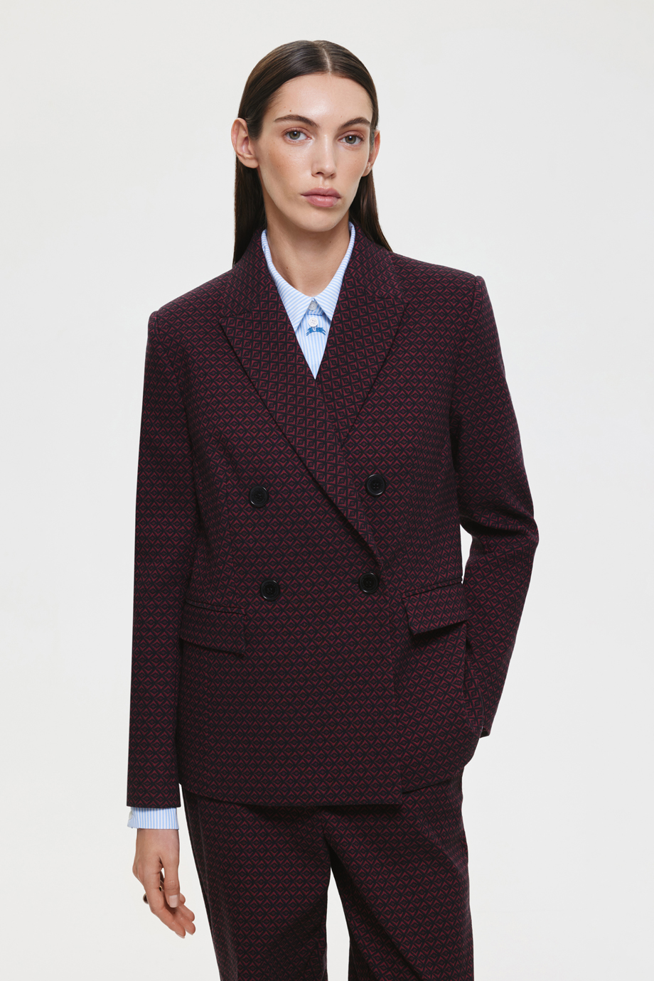 Жакет полуприлегающий из жаккарда