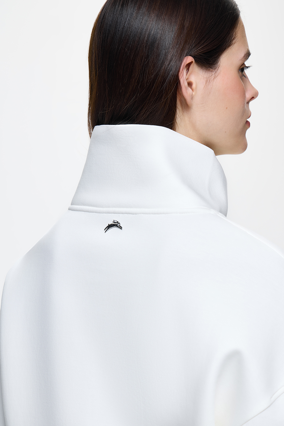 Толстовка на молнии с вышивкой