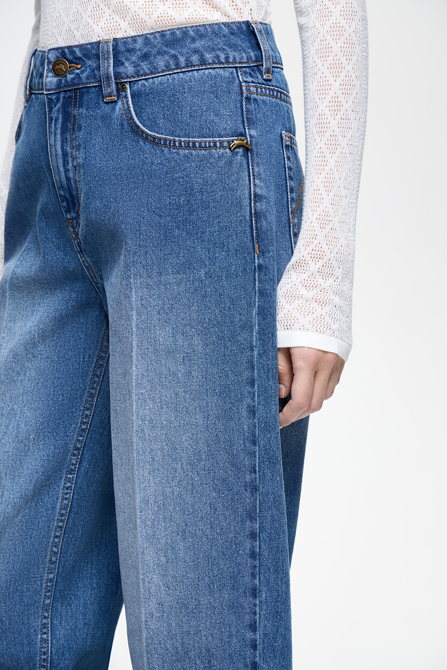 Джинсы Tapered Fit