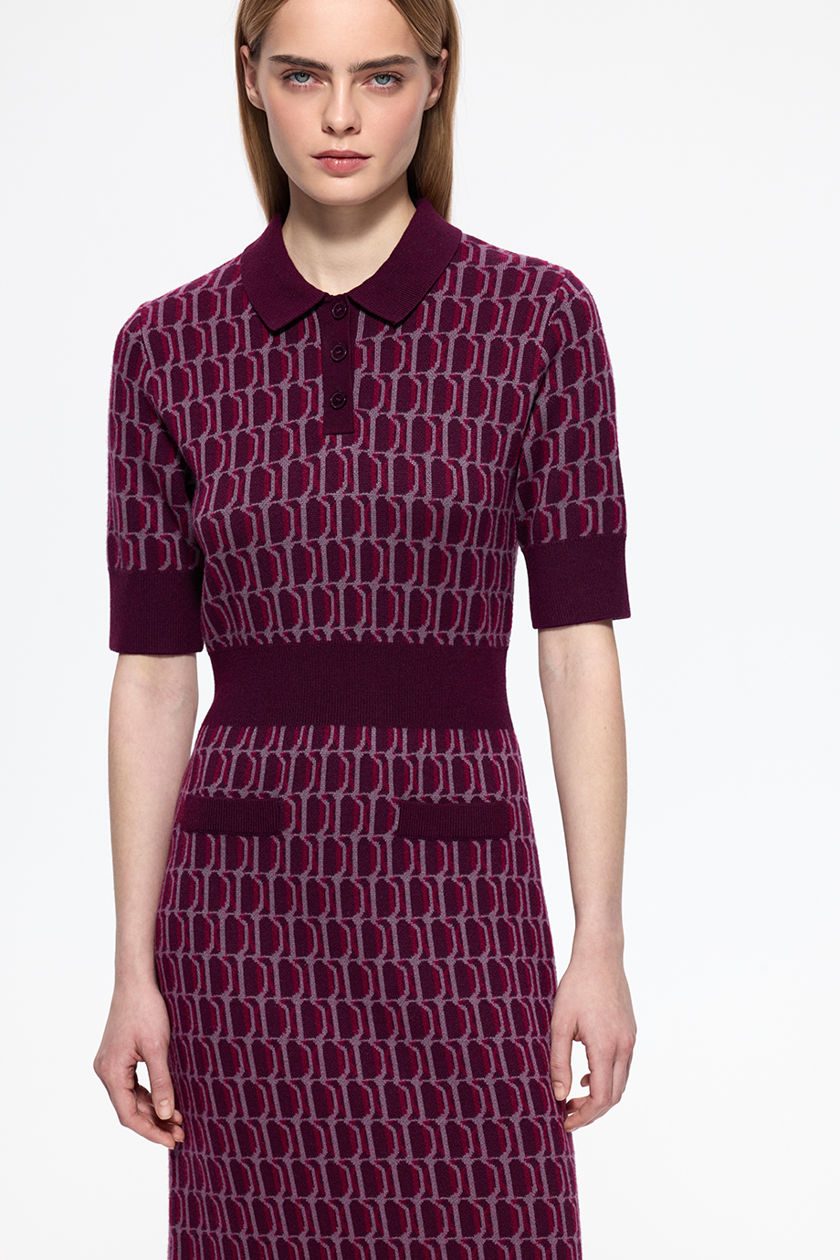 Платье вязаное с лого-узором