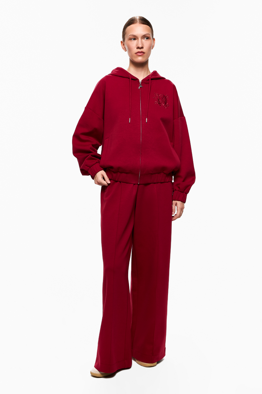 Худи на молнии с вышивкой