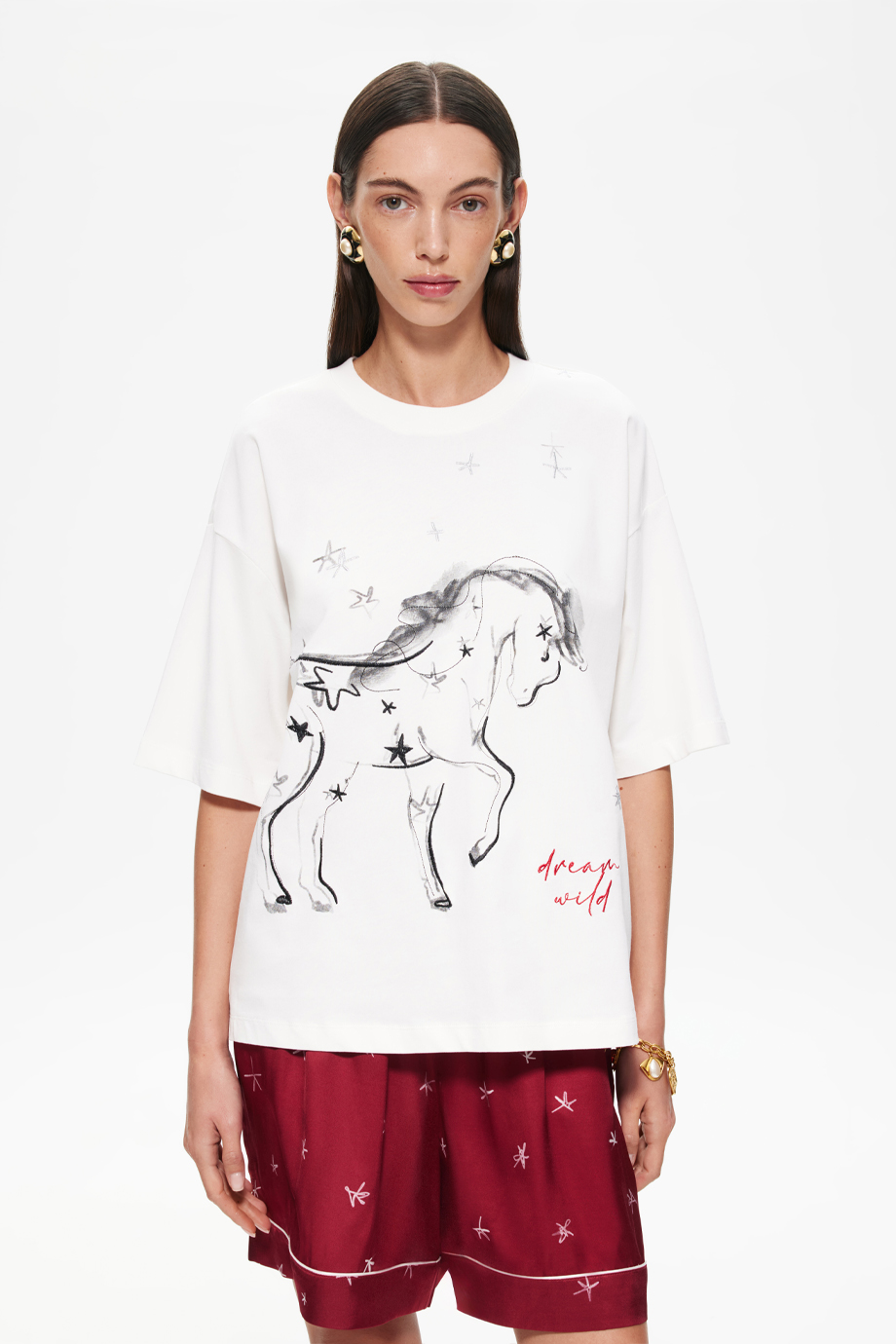 Футболка с принтом и вышивкой