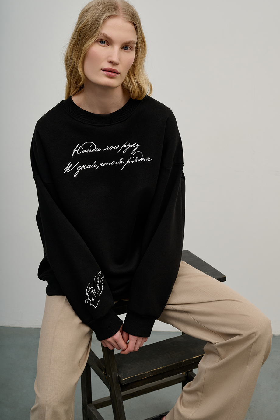 Свитшот с вышивкой