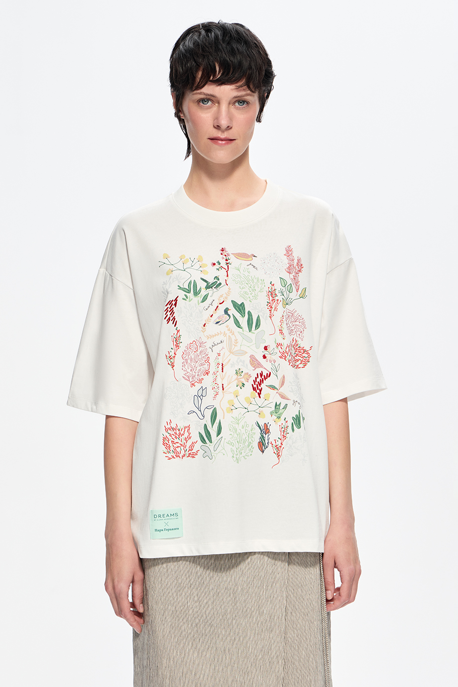 Футболка с принтом и вышивкой