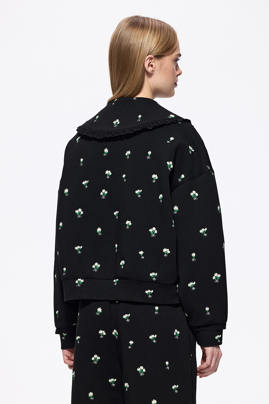 Толстовка на молнии с вышивкой